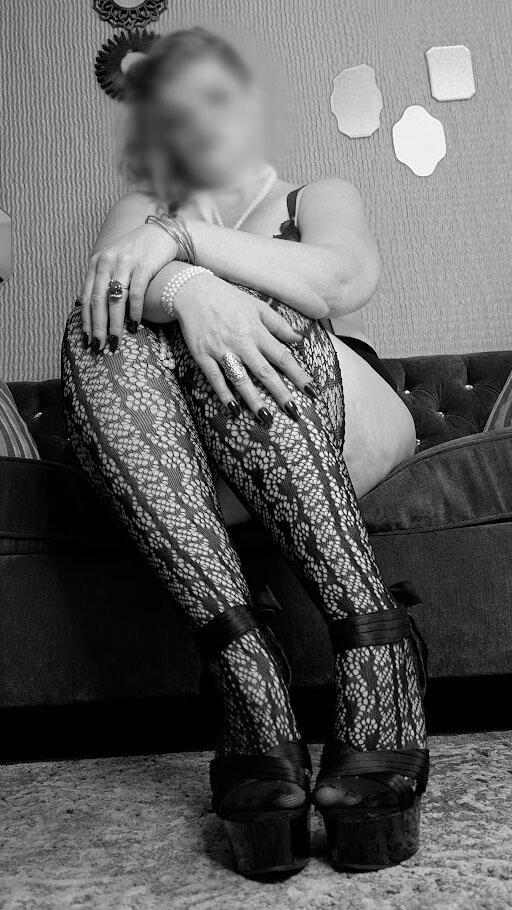 Mistress Munroe Calgary Alberta Foot Fetish